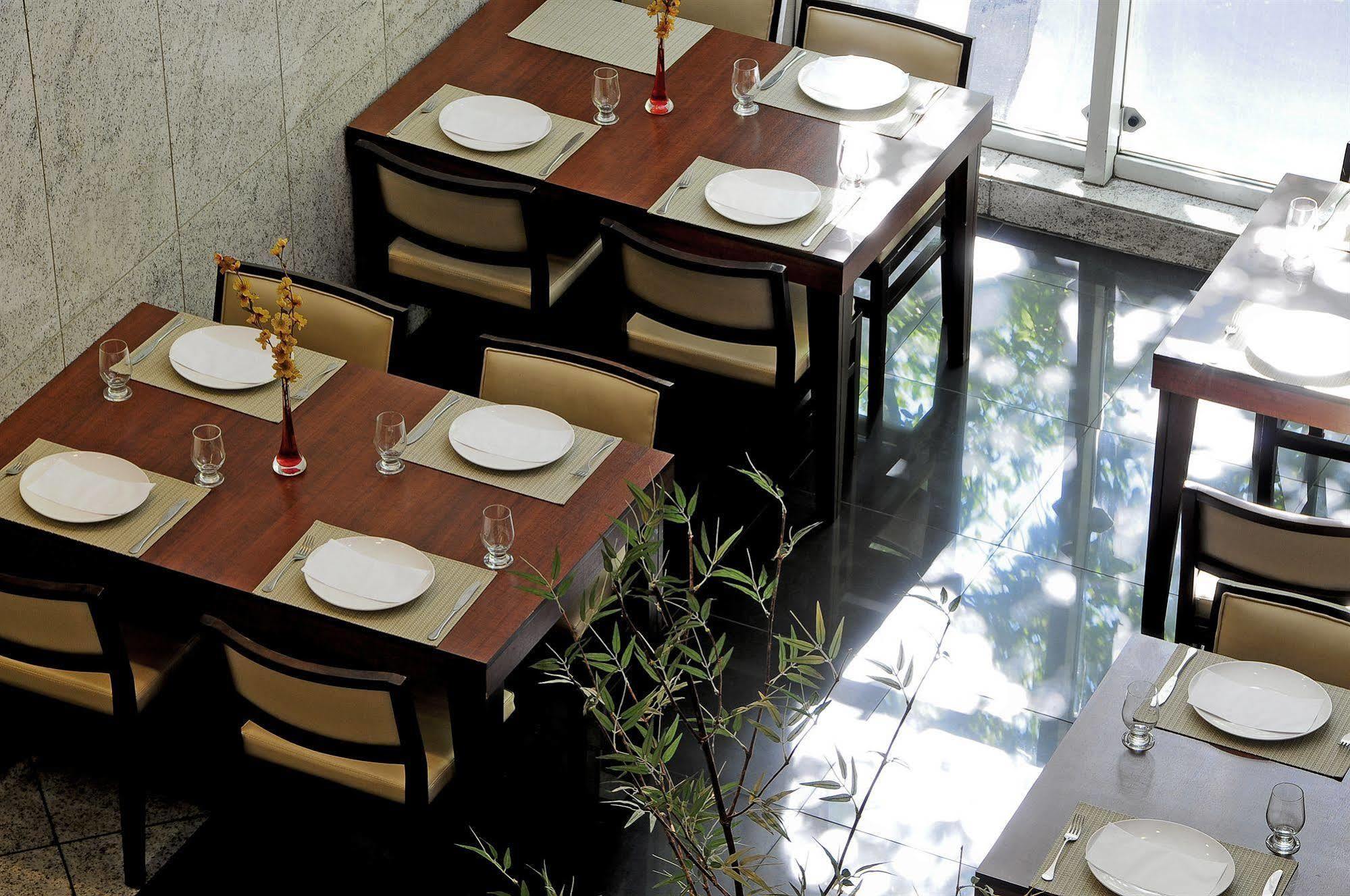 Bristol Merit Hotel 벨루오리존치 외부 사진