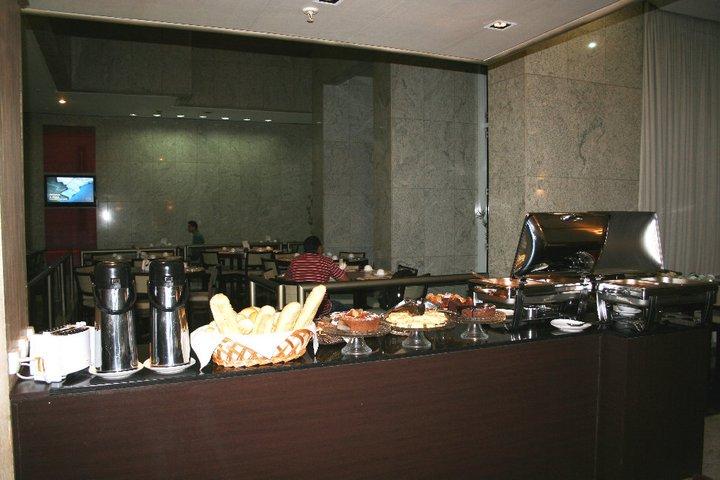 Bristol Merit Hotel 벨루오리존치 레스토랑 사진